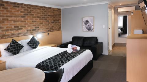 Tenterfield Accommodation Executive Queen Room 1 1920x1080