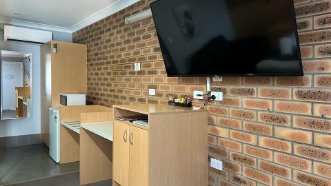 Tenterfield Accommodation Executive Queen Room 2 1920x1080