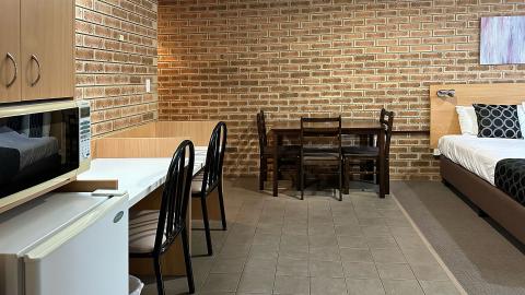 Tenterfield Accommodation Two Bedroom Unit 3 1920x1080