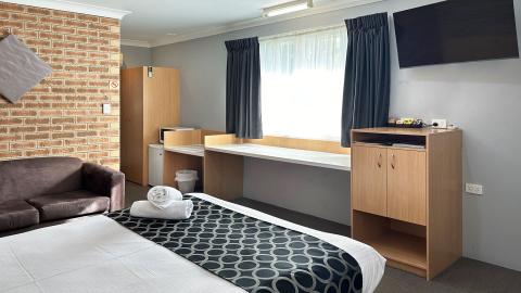 Tenterfield Accommodation Budget Queen Room 2 1920x1080