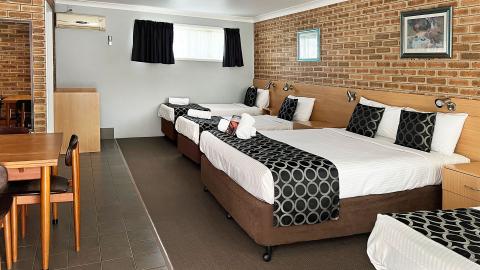 Tenterfield Accommodation Open Plan Room 1 1920x1080