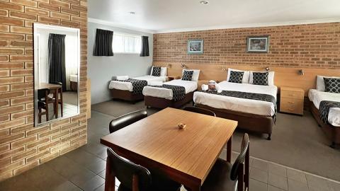 Tenterfield Accommodation Open Plan Room 2 1920x1080