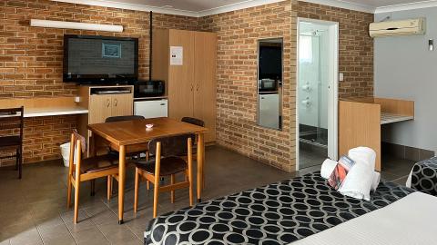 Tenterfield Accommodation Open Plan Room 3 1920x1080