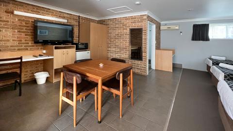 Tenterfield Accommodation Open Plan Room 4 1920x1080